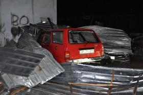 Sorgun'da şiddetli rüzgar çatıları uçurdu