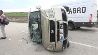 Kırıkkale'de hafif ticari araç takla attı: 2 yaralı