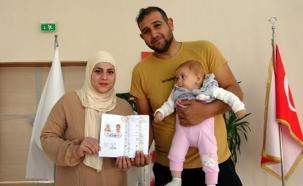 Bebekleri ile enkazdan çıkartılan Suriyeli çift, Van'da nikah masasına oturdu