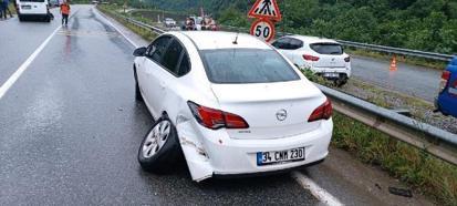 Uzungöl yolunda zincirleme kaza: 3 turist yaralı