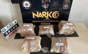 Düzce'de 8 kilo uyuşturucuyla yakalanan şüpheli tutuklandı