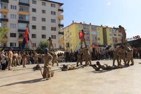 Çankırı'da jandarmadan 'Cumhuriyet' gösterisi