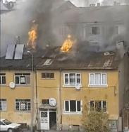 Sivas'ta iki katlı binanın çatısında yangın