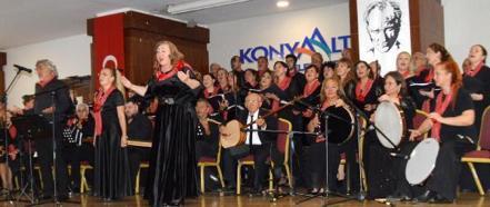 Dostluk Korosu'ndan Türkçe şarkılar konseri