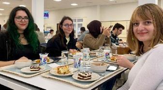 Anadolu Üniversitesi’nde ayın ilk öğle yemeğini öğrenciler belirledi