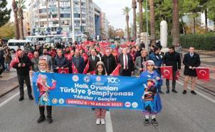 Halk Oyunları Türkiye Şampiyonası kortejle başladı