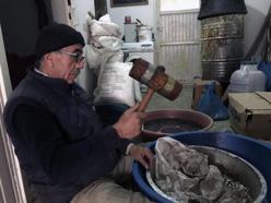 İstanbul’dan Derik’e dönüp, geleneksel yöntemle zeytinyağı üretiyor