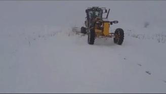 Bingöl'de, kardan kapanan 68 yolda çalışmalar sürüyor