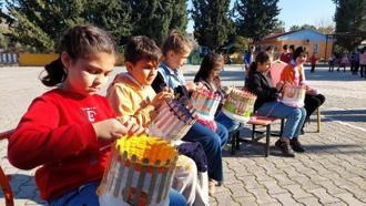 Öğrenciler, hazırladıkları atkı ve berelerle SMA'lı çocuklara destek olacak