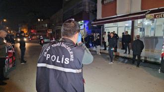 Adana'da, kahvehanede silahlı saldırıya uğrayan 2 kişi bacaklarından vuruldu