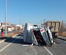 Kayseri'de kamyon devrildi: 3 yaralı