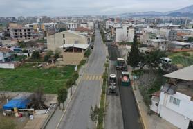 Aydın'da yağmur suyu hattı ve sıcak asfalt serimi çalışmaları sürüyor