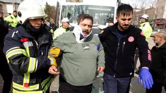 Erzurum'da halk otobüsü yolcu minibüsüne arkadan çarptı; 14 yaralı