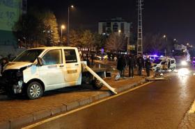 Kayseri'de hafif ticari araç ile kamyonet çarpıştı: 5 yaralı