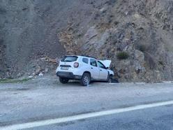 Artvin'de yamaca çarpan otomobildeki 2 gazeteciden 1'i öldü, 1'i ağır yaralandı