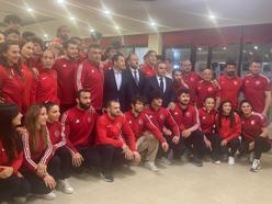 Spor Hizmetleri Genel Müdürü Veli Ozan Çakır, güreş milli takım kampını ziyaret etti
