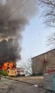 Beyoğlu'nda sigara izmaritinin neden olduğu yangında 4 araç alev alev yandı