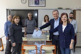 Mersin'de Büyükşehir Belediyesi adayları oylarını kullandı
