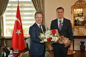 Başkan Zeyrek, Vali Enver Ünlü'yü ziyaret etti