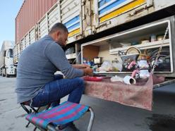 TIR şoförleri, sıra bekledikleri Habur sınır kapısında hazırladıkları yemeklerle oruçlarını açtı