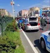 Diyarbakır’da lastiği patlayan sürücünün yardımına trafik polisleri yetişti