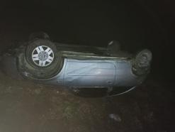 Mardin'de şarampole yuvarlanan otomobilin sürücüsü yaralandı