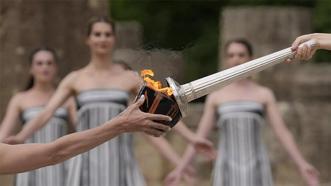 Paris Olimpiyatları'nın ateşi Yunanistan'daki antik Olimpia'dan yola çıktı