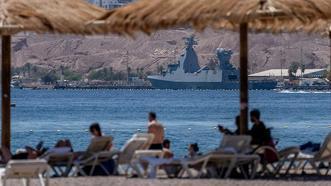 Savaşta son dakika... AP fotoğrafı geçti, İran-İsrail krizinin yeni adresi: Savaş gemisi plajdan göründü!