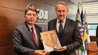 Adalet Bakanı Yılmaz Tunç, SDA Genel Başkanı İzzetbegoviç ile bir araya geldi