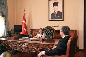 Antalya'nın çocuk valisi makamı devraldı
