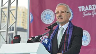 “Trabzon Hafif Raylı Sistem Projesi’ni hayata geçirecek protokolü de imzaladık”