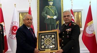 Bakan Güler Kıbrıs Türk Barış Kuvvetleri Komutanlığı'nı ziyaret etti
