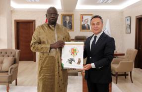 Senegal Cumhuriyeti Büyükelçisi Rektör Yılmaz'ı  ziyaret etti
