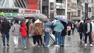 Son dakika! Yağmur İstanbul'u terk ederken kilitledi! İşte yurtta hava durumu