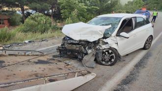 Kozan'da otomobil ile kamyon çarpıştı: 1 yaralı