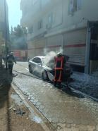 Mardin'de park halindeki otomobil yandı