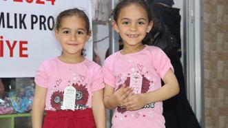 Suriye’de yetimler bayramlıkla sevindirildi