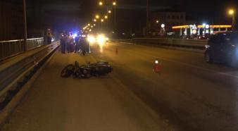 Motosiklet ile hafif ticari araç çarpıştı: 1 ölü