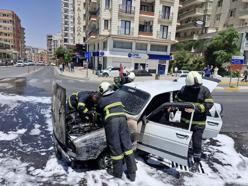 Mardin’de seyir halindeki otomobil yandı