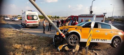 Diyarbakır’da otomobille taksi çarpıştı: 2 yaralı