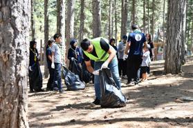 Zorkun Yaylası Şenlik Tepesi’nde çevre temizliği etkinliği
