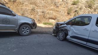 Adıyaman'da iki hafif ticari araç çarpıştı: 8 yaralı