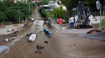 İzmir'i sağanak vurdu! Eğitime bir gün ara verildi