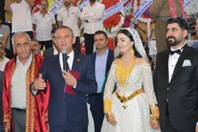 CHP Genel Başkanı Özgür Özel, Mardin'de düğüne katıldı