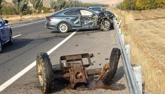 Mardin’de otomobille traktör çarpıştı: 2 yaralı