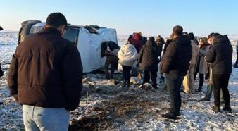 İki ilden peşe peşe kaza haberleri geldi! 11'i öğretmen, 10'u öğrenci 27 yaralı