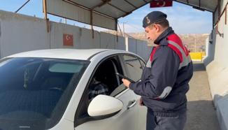 Mardin'de jandarma ve polis ekiplerinden yılbaşı denetimi