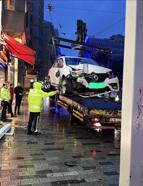 İstanbul'da İstiklal Caddesi'nde Direğe Çarpan Sürücü: İki Gün Boyunca Uykusuz Araç Kullandım