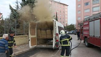 Park Halindeki Minibüste Çıkan Yangın