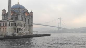 İstanbul Boğazı'nda sis nedeniyle gemi trafiği durduruldu